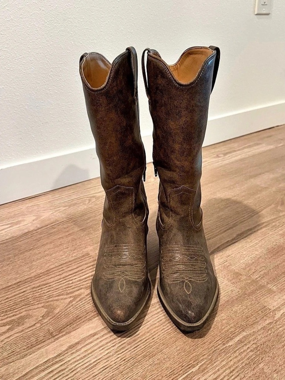 Women's Reed Boots with Memory Foam Insole Universal Thread